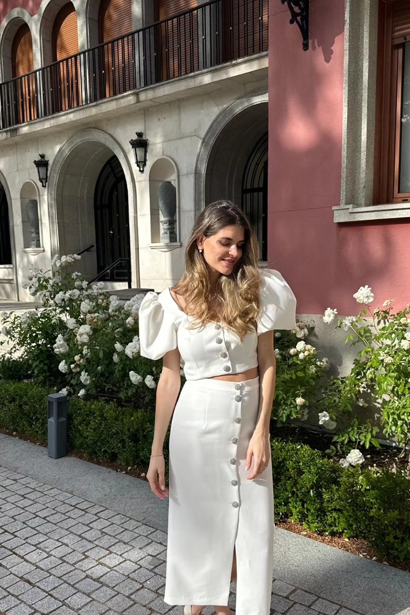 top blanco con manga jamon, escote corazon y botones joya para invitada boda, fiesta, boda, bautizo, comunion, evento