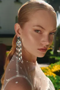 mono blanco de novia con cuerpo plumetti