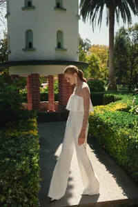 mono blanco de novia con cuerpo plumetti
