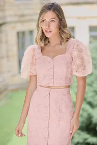 Top en tul rosa con flores bordadas con manga abullonada