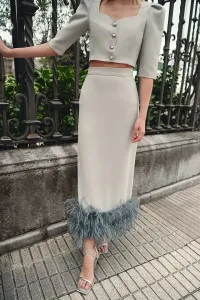 top corto gris escote corazon y botones joya