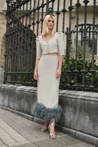 top corto gris escote corazon y botones joya
