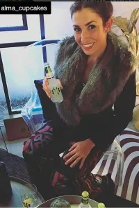 abrigo corto paño blanco cuello pelo burdeos desmontable