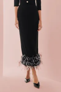 Falda recta midi de plumas en crepe negro plumas blanco y negro