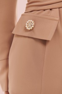Chaqueta americana creoe camel manga abullonada