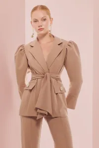 Chaqueta americana creoe camel manga abullonada