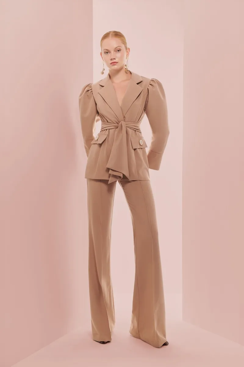 Pantalón Palazzo Crepe camel para invitada
