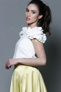 top de fiesta blanco con alas flores