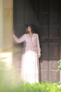 sombrero negro con detalle de lazos chanel rosas