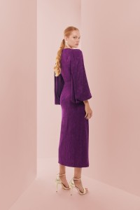 Falda midi morada con botones joya para invitada invierno