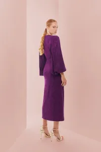 top morado con escote en pico boton joya y manga ablusonada