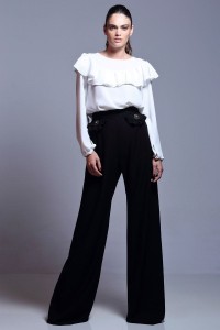 comprar online blusa blanca de vestir con volante para fiesta