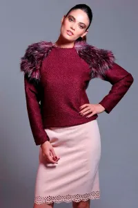jersey de lana granate con hombreras de pelo marsala