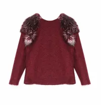 jersey de lana granate con hombreras de pelo marsala