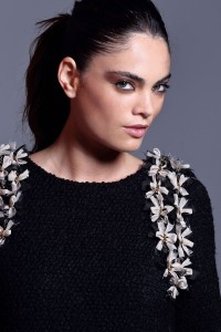 vestido corto negro de baguilla de lana con lazos adorno chanel