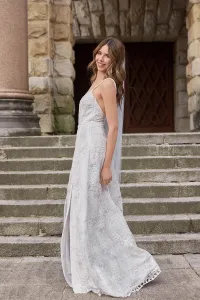 Vestido escote V estilo lencero tul bordado