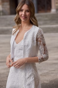 Vestido escote V estilo lencero tul bordado