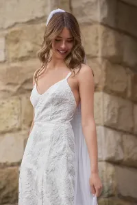 Vestido escote V estilo lencero tul bordado