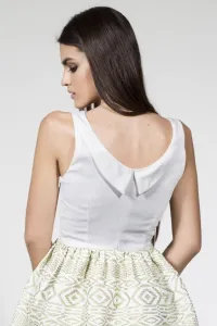 Vestido de vuelo blanco falda con volumen estampado etnico beige.