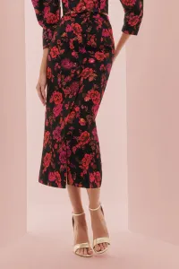 Falda brocada negra con flores para invitada invierno