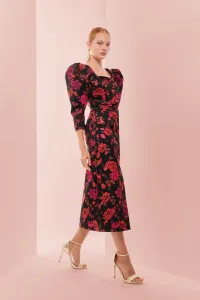 Falda brocada negra con flores para invitada invierno