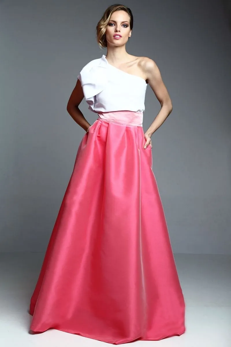 Conjunto falda larga volumen saten rosa y top asimetrico con