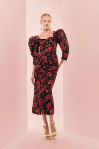Falda brocada negra con flores para invitada invierno