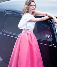 Conjunto falda larga volumen saten rosa y top asimetrico con