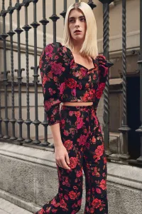 Top joya brocado negro con flores escote corazon invitada