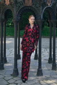 Pantalon palazzo de jacquard brocado negro con flores para invitada