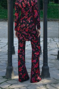 Pantalon palazzo de jacquard brocado negro con flores para invitada