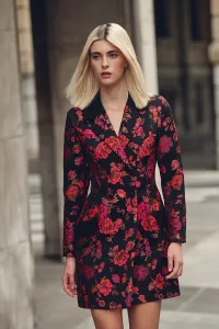 Vestido esmoquin brocado negro con estampado de flores