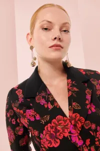 Vestido esmoquin brocado negro con estampado de flores