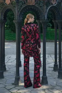 Vestido esmoquin brocado negro con estampado de flores