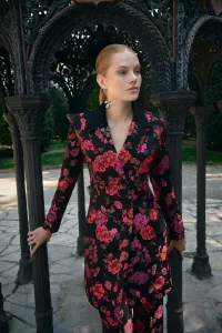 Vestido esmoquin brocado negro con estampado de flores