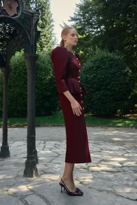 vestido brocado granate con peplum manga abullonada de invitada