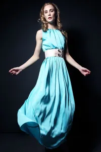 vestido de fiesta largo azul verdeagua con caida y cinturón