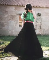 Conjunto boda fiesta nochevieja top volante y falda larga plisada