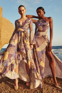 Vestido de fiesta largo cuerpo drapeado con estampado geometrico