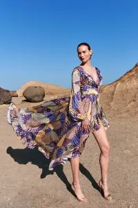 Vestido de fiesta largo cuerpo drapeado con estampado geometrico