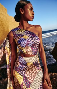 Vestido de fiesta largo estampado geometrico con abertura abdomen