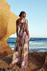 Vestido de fiesta largo estampado geometrico con abertura abdomen
