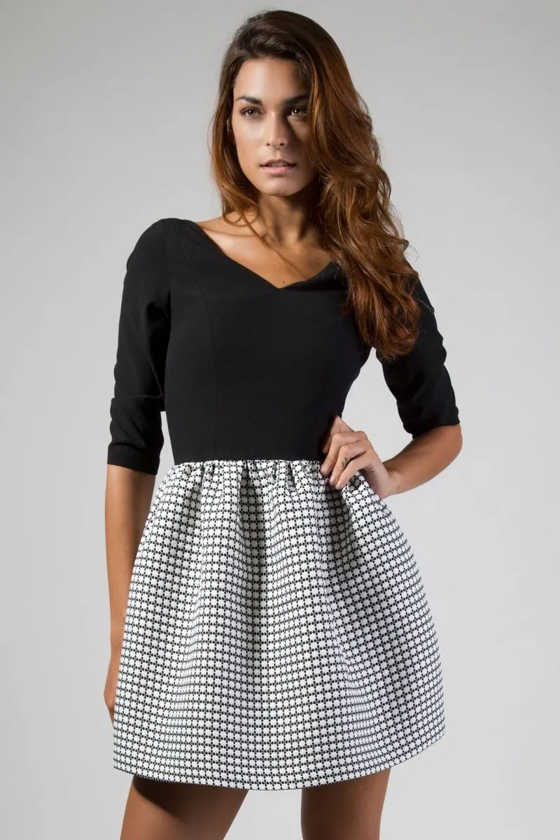 Vestido fiesta corto con falda de vuelo blanco y negro de daluna