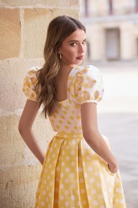 Conjunto top y falda abullonado de lunares amarillo