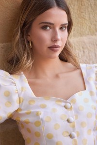 Conjunto top y falda abullonado de lunares amarillo