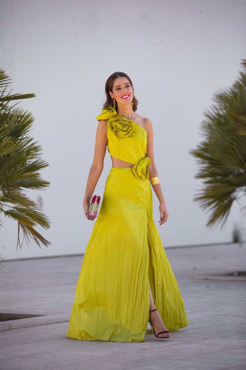 Vestido largo asimetrico en tafeta lima para invitada boda verano