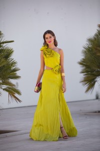 Vestido largo asimetrico en tafeta lima para invitada boda verano