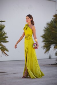 Vestido largo asimetrico en tafeta lima para invitada boda verano
