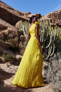Vestido largo asimetrico en tafeta lima para invitada boda verano