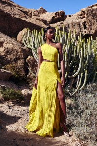 Vestido largo asimetrico en tafeta lima para invitada boda verano